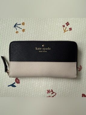 kate spade Two-Tone Black and Cream Zip-Around Wallet